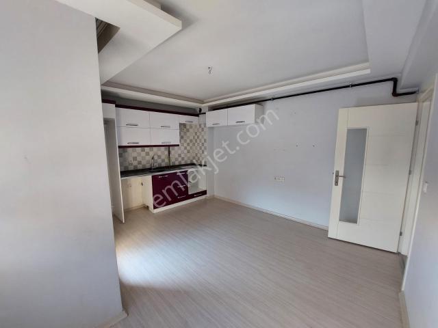 Buca Kozağaç'ta Satılık 2+1 Daire 90m², Meydan Yakını