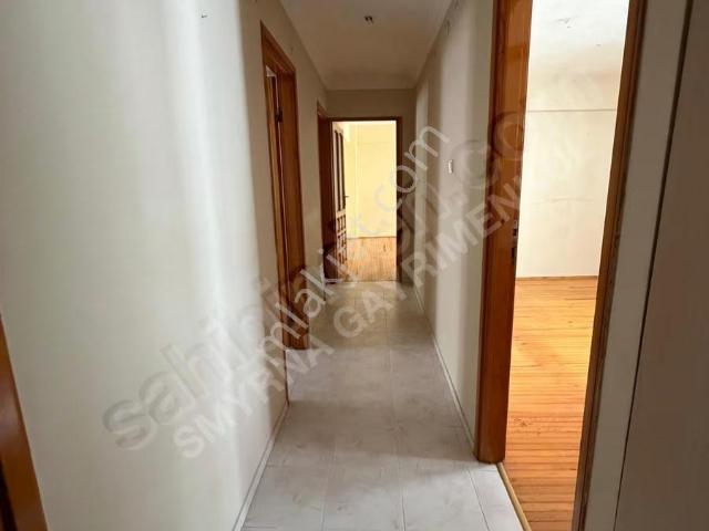 Buca Kozağaç Mahalesin'de 160m2 3 Balkonlu Satılık Geniş Daire