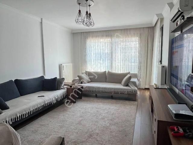 Buca Laleli’de Aileler İçin İdeal: 145m², Ebeveyn Banyolu & Açık Otoparklı Daire