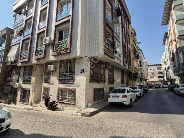 Buca Laleli Mahallesi'nde Satılık Ferah Ve Bakımlı 3+1 Daire