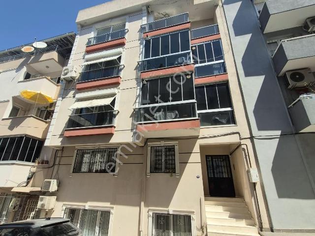 Buca Laleli'de/uçanyolyakını421sokak'da/135m2,3+1,10yıllık,daire
