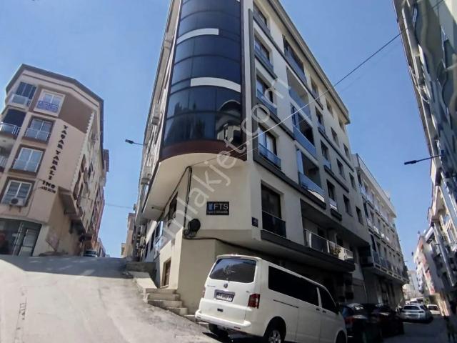 Buca Pazar Yerinin Hemen Arkasında Bakımlı Kiralık 3+1 Daire