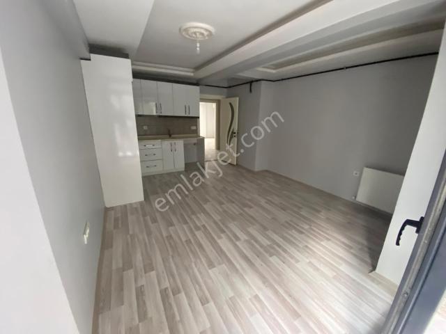 Buca Uçanyol Kavşağı Yakını 2+1 80m2 Dgazlı A.mutfak Balkonlu Y.giriş Yeni Binada Kiralık Daire