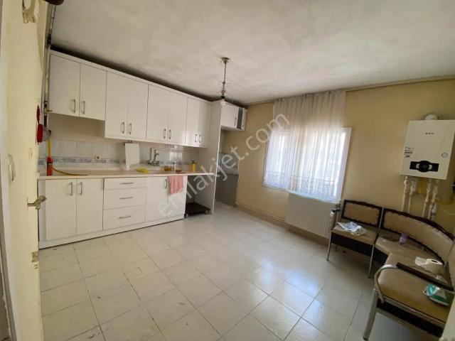Buca Uçanyol Yakını Çamlık Mah.de 2+1 90m2 D.gazlı Arakat Kiralık Daire