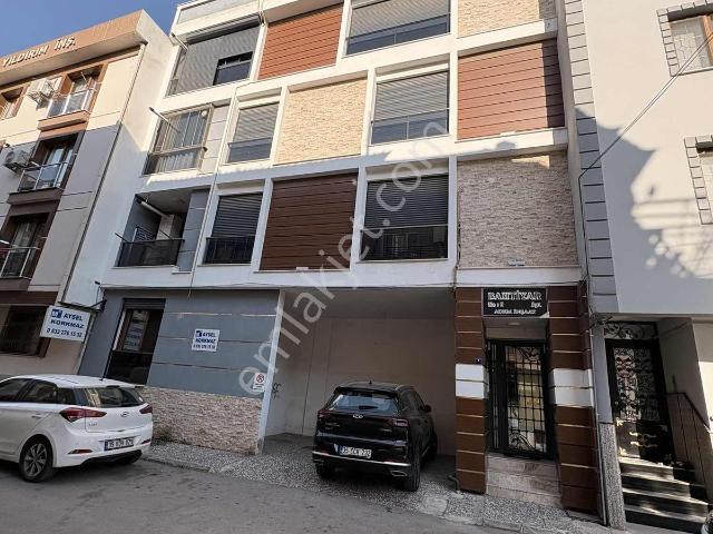 Buca Üçkuyular Pazaryeri Çevikbir Yakını