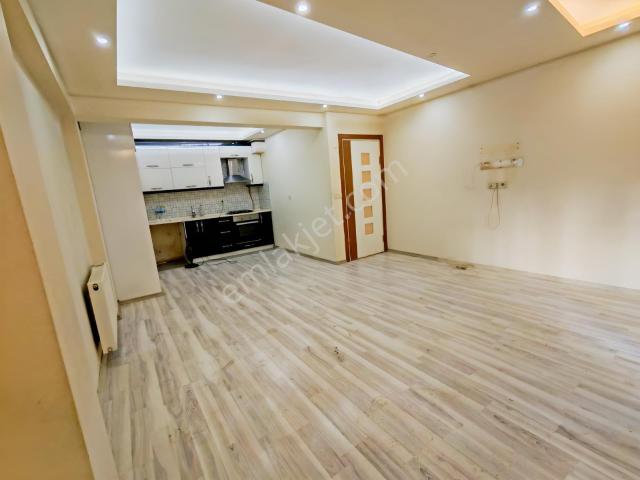 Buca Üçkuyular'da Doğalgazlı Bahçeli Geniş 2+1 Kiralık Daire