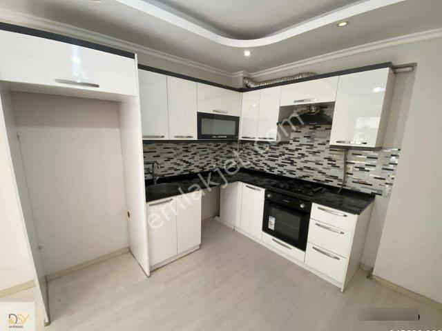 Buca Üçkuyularda Satılık 2+1 Arakat Doğalgazlı Balkonlu Ev