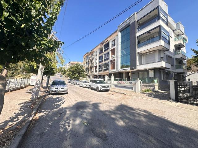 Buca Ufuk Mahallesi'nde Merkezi Konumda 3+1 Satılık Daire