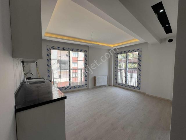 Buca Yeşilbağlar Mah. 1+1 D.gazlı Asansörlü Kiralık Köşe Daire