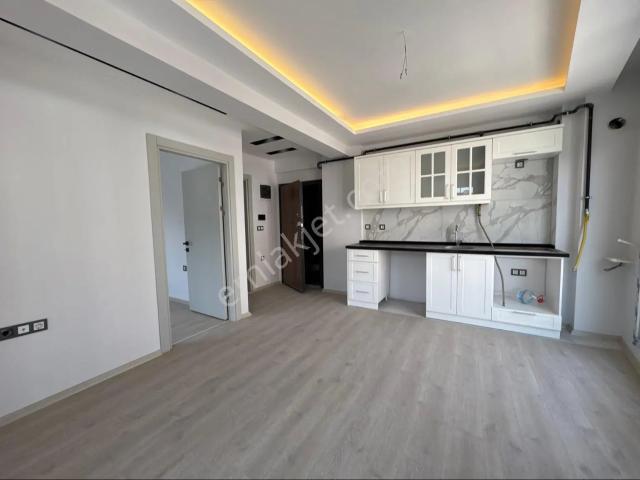 Buca Yeşilbağlar Mah. Cadde Üzeri 1+1 Doğalgazlı Asansörlü Kiralık Sıfır Daire