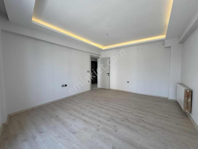Buca Yeşilbağlar Mah. Resmi Projeli 2+1 Asansörlü Satılık Daire