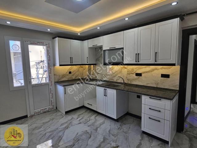 Buca Yeşilbağlar Mah Satılık 130m2 3+1 3 Kat Kullanışlı Daire