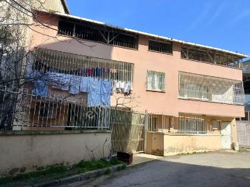 Buca Yeşilbağlar Mahallesinde Satılık 300m2 Üç Katlı Bina