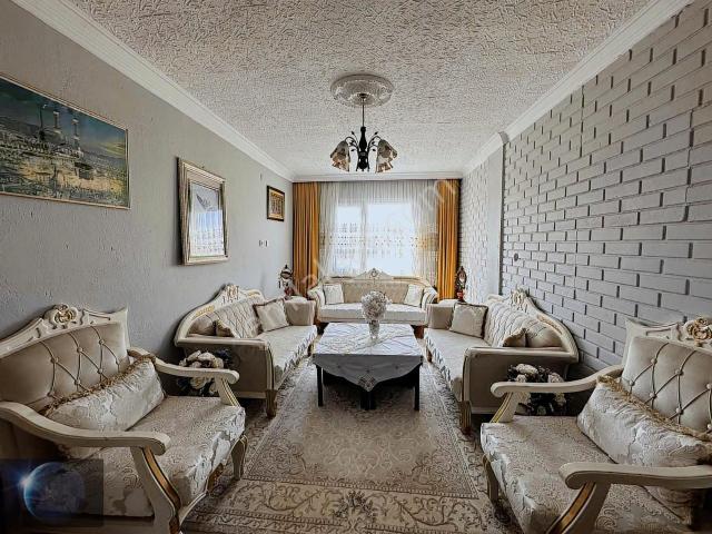 Buca Yeşilbağlar Merkezde Satılık 2+1 Açık Mutfak Teraslı Daire