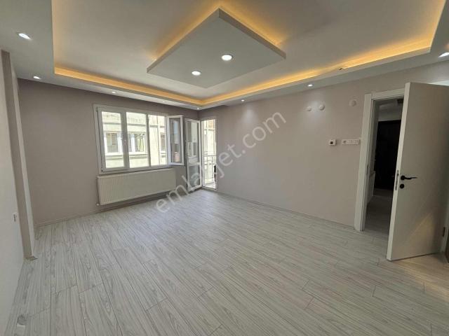 Buca Yenigünün En Güzel Sokaklarından Birinde Full Yeni 3+1