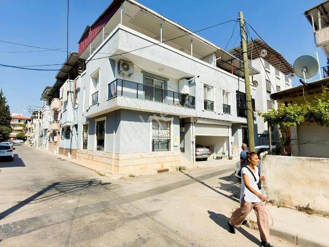 Buca Yenigün'de 200 M² Köşe Parsel Garajlı Satılık Müstakil Ev