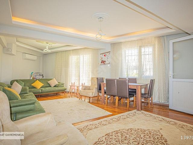 Buca Yiğitler Mahallesi 4+1 Satılık Daire