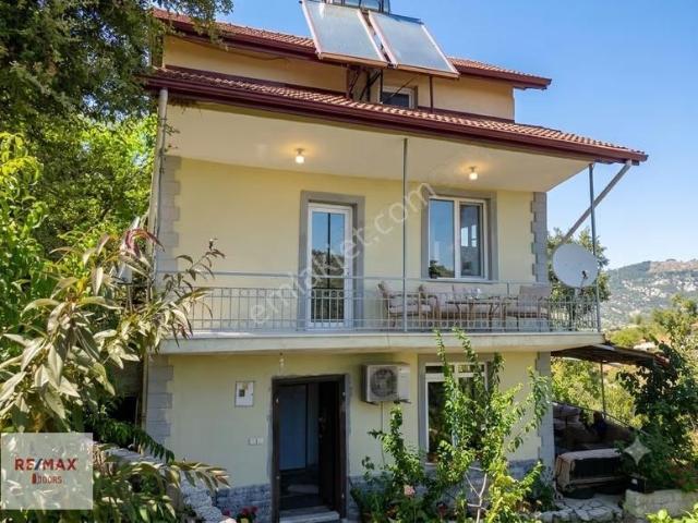 Bucak Demirli Köyünde 4+1 Müstakil Ev Ve 706 M2 Bahçesi