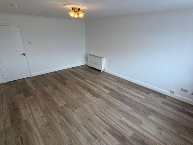 Buchanan Drive, Luton LU2, 2 bed flat to rent, £1,100 pcm | PrimeLocation