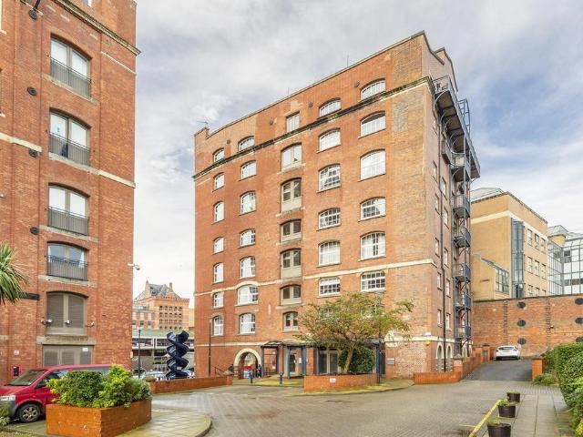 Buchanans Wharf North, Ferry Street, BS1 1 bed flat to rent £1,295 pcm £299 pw