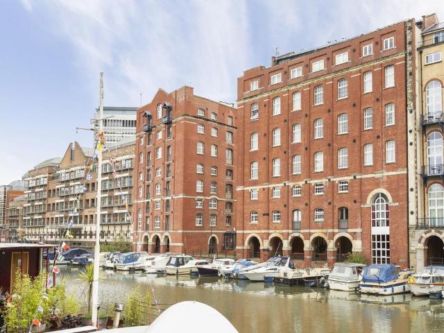 Buchanans Wharf North, Ferry Street, BS1 3 bed flat to rent £2,500 pcm £577 pw