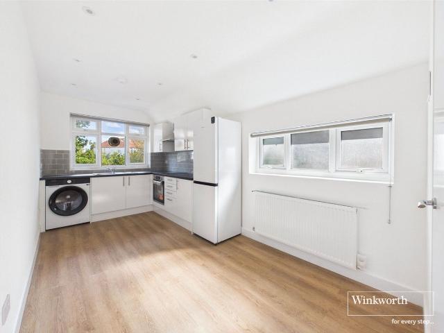 Buck Lane, London NW9, 2 bed maisonette to rent, £1,975 pcm | PrimeLocation