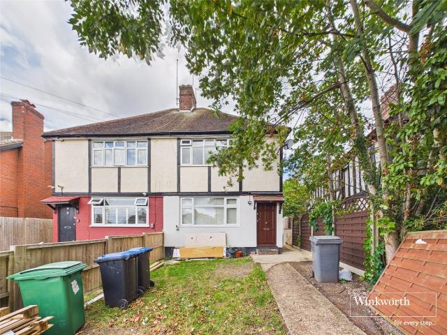 Buck Lane, London NW9, 2 bed maisonette to rent, £1,975 pcm | PrimeLocation