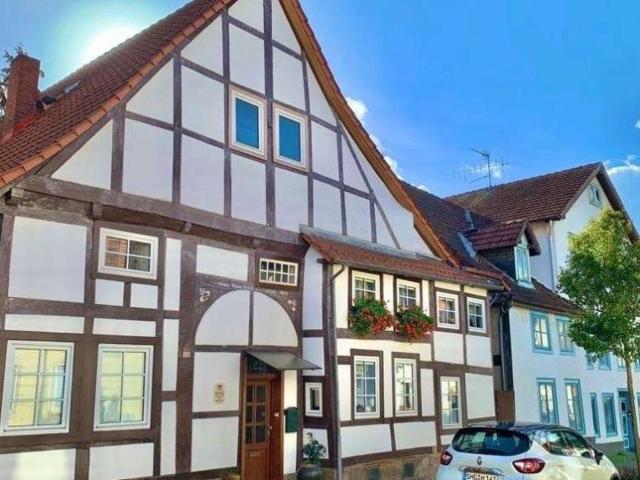 Bückeburg: Zentral gelegene 3 iZimmerwohnung in schönem Fachwerkhaus zu vermieten