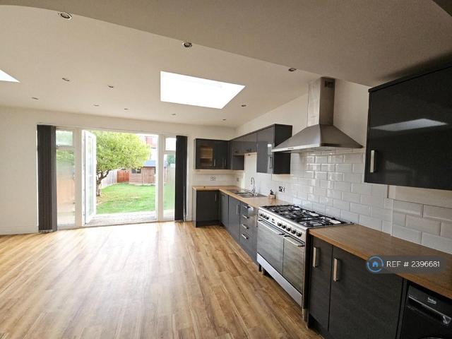 Buckfast Road, Morden, SM4 4 bed end of terrace house to rent £3,300 pcm £762 pw