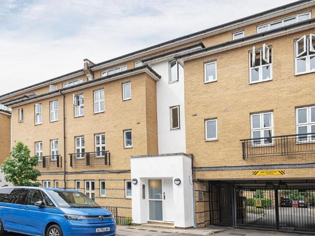 Buckfast Street, Bethnal Green. 2 bed flat to rent £2,400 pcm £554 pw