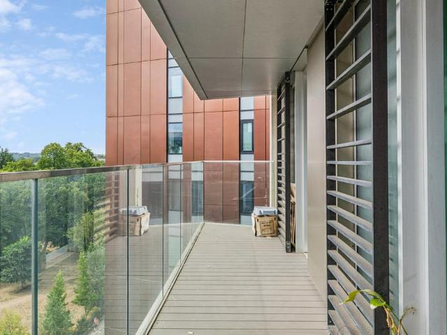Buckhold Road, London, SW18 2 bed flat to rent £2,900 pcm £669 pw