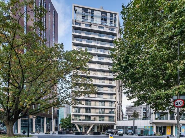 Buckhold Road London SW18 2 bed flat to rent £2,900 pcm £669 pw
