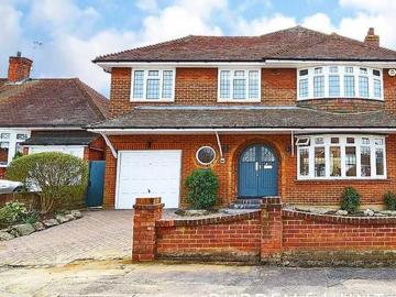 Buckhurst Hill Lawn Tennis & Bowls Club, 72 Epping New Road, Buckhurst Hill, IG9 5TX, United Kingdom | 4 bed house for rent #129786789 | Rentberry