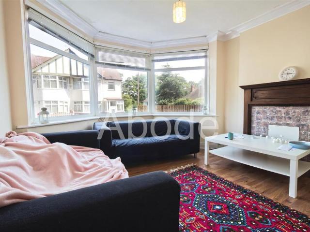 Buckingham Avenue, Hyde Park, Leeds 4 bed house to rent £1,733 pcm £400 pw