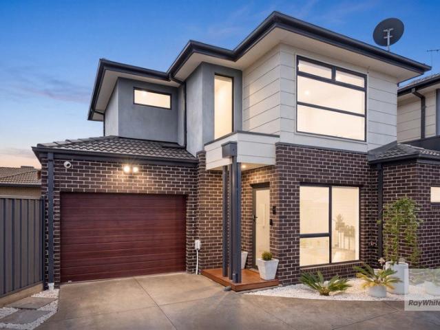 Buckingham Charm with Modern Style