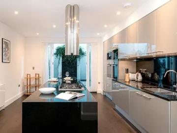 Buckingham Coffee Lounge, 19 21 Palace Street, London, SW1E 5HS, United Kingdom | 4 bed townhouse for rent #112489834 | Rentberry