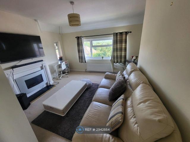 Buckingham Drive, High Wycombe HP13, 2 bed maisonette to rent, £1,250 pcm | PrimeLocation