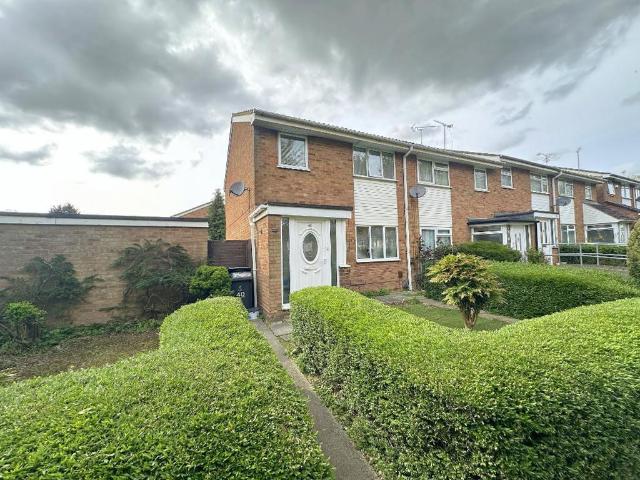 Buckingham Drive, Luton, LU2 3 bed terraced house to rent £1,500 pcm £346 pw