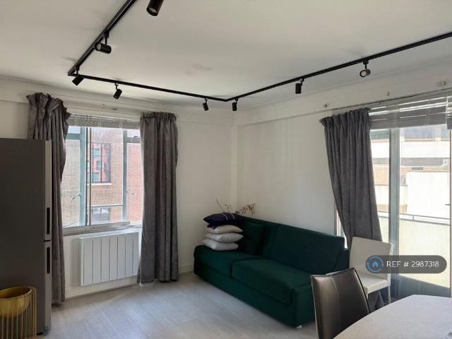 Buckingham Gate, London, SW1E 1 bed flat to rent £2,600 pcm £600 pw