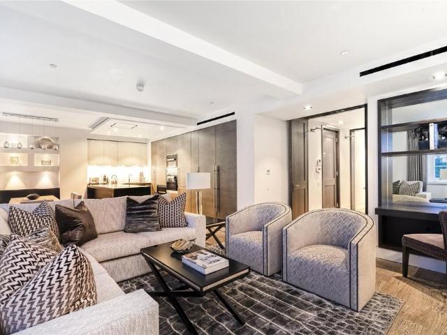 Buckingham Gate, St. James's Park. 2 bed apartment to rent £6,500 pcm £1,500 pw