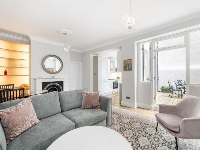 Buckingham Gate, Westminster, London SW1E, 2 bed flat to rent, £3,878 pcm | PrimeLocation