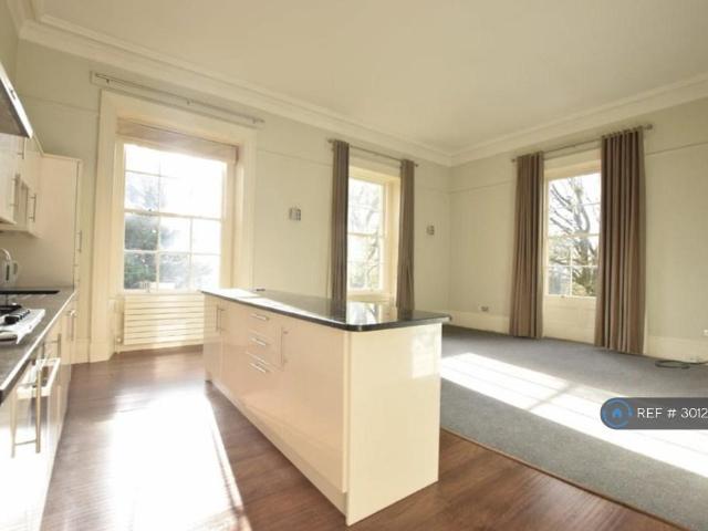 Buckingham House, Leeds, LS6 2 bed flat to rent £1,300 pcm £300 pw