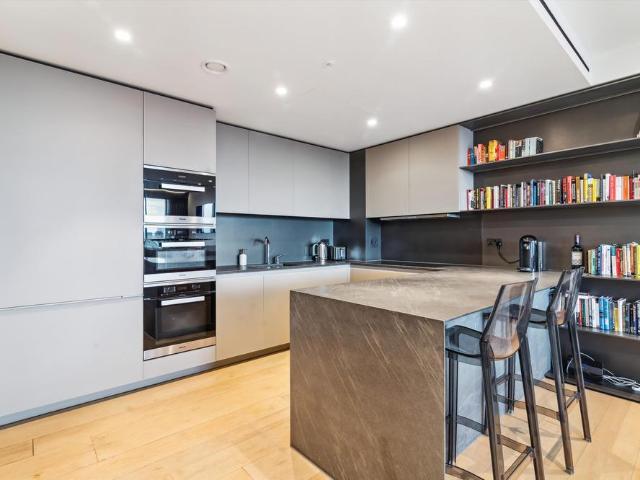 Buckingham Palace Road, London SW1W 2 bed apartment to rent £6,000 pcm £1,385 pw