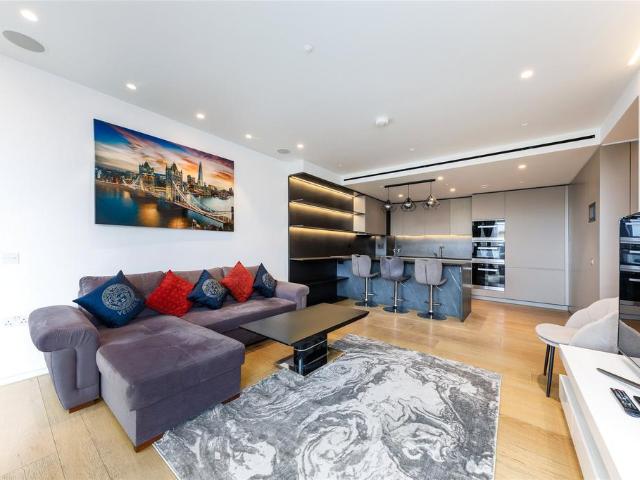Buckingham Palace Road, Victoria, SW1W 3 bed flat to rent £7,995 pcm £1,845 pw