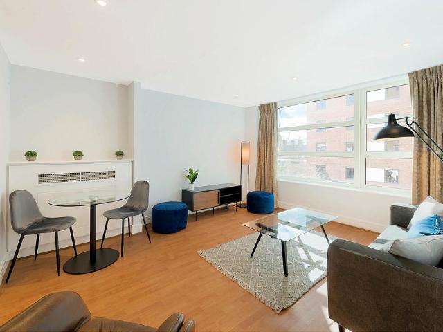 Buckingham Palace Road, Westminster. 1 bed flat to rent £2,600 pcm £600 pw