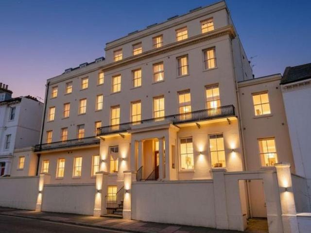 Buckingham Place, St. Annes House, BN1 Studio to rent £1,035 pcm £239 pw