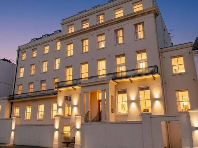 Buckingham Place, St. Annes House, BN1 Studio to rent £1,140 pcm £263 pw
