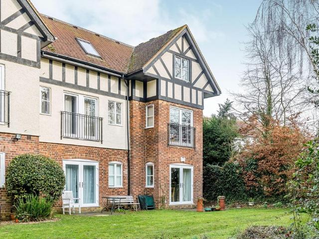 Buckingham Road, BUCKINGHAM, MK18 2 bed apartment to rent £1,100 pcm £254 pw