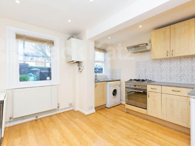 Buckingham Road, Dalston N1, 1 bed flat to rent, £1,820 pcm | PrimeLocation