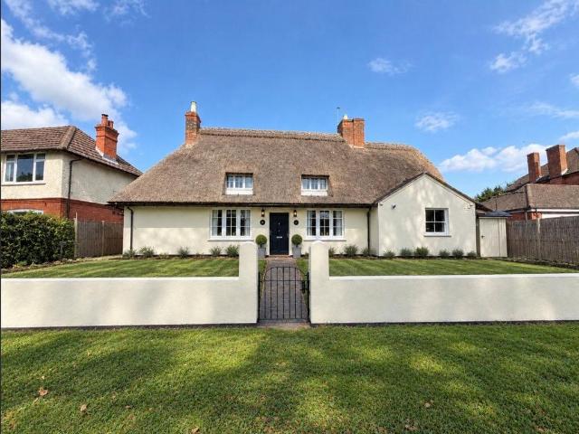 Buckingham Road, Milton Keynes, MK3 6 bed house to rent £2,800 pcm £646 pw